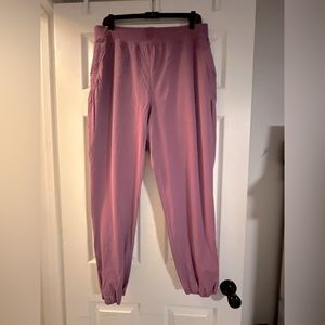 Lululemon adapted jogger women’s size 12. Regular length